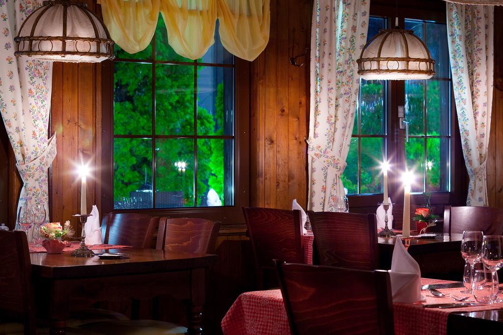 Hotel Aux Mille Etoiles Salvan Екстериор снимка