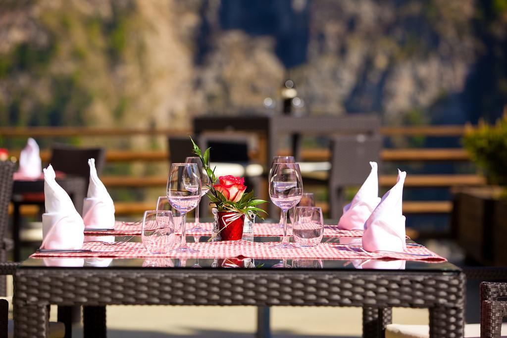 Hotel Aux Mille Etoiles Salvan Екстериор снимка