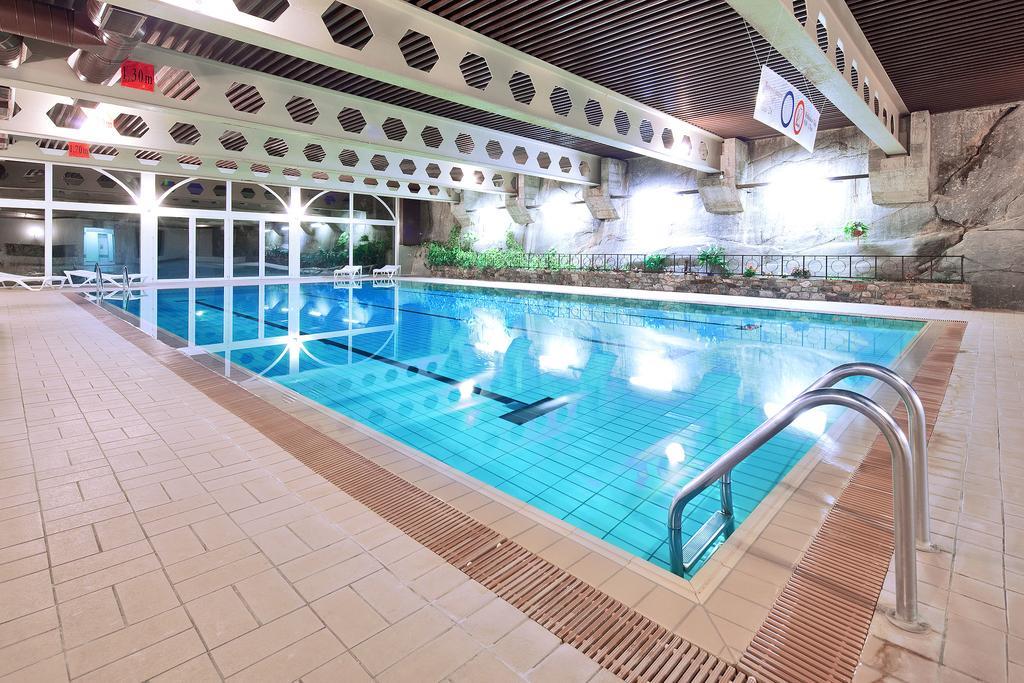 Hotel Aux Mille Etoiles Salvan Екстериор снимка