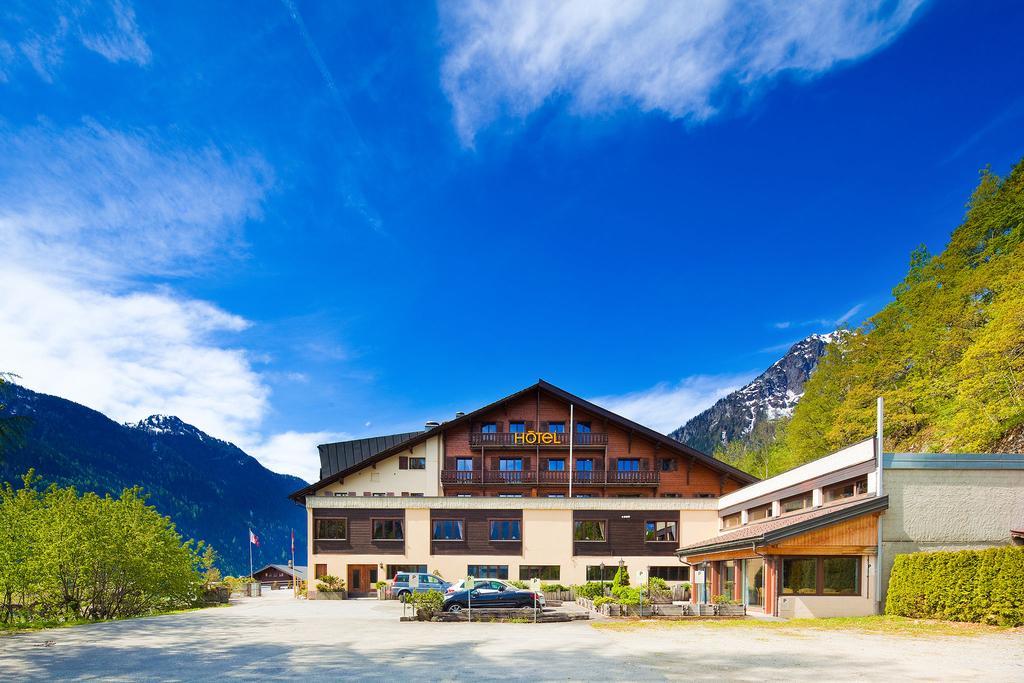 Hotel Aux Mille Etoiles Salvan Екстериор снимка