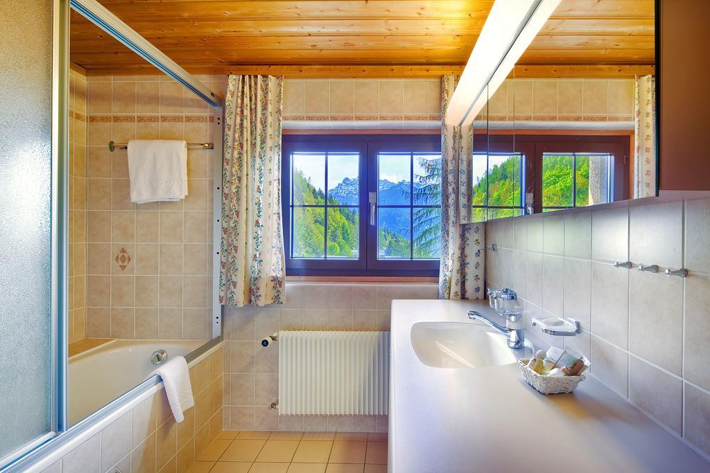 Hotel Aux Mille Etoiles Salvan Екстериор снимка