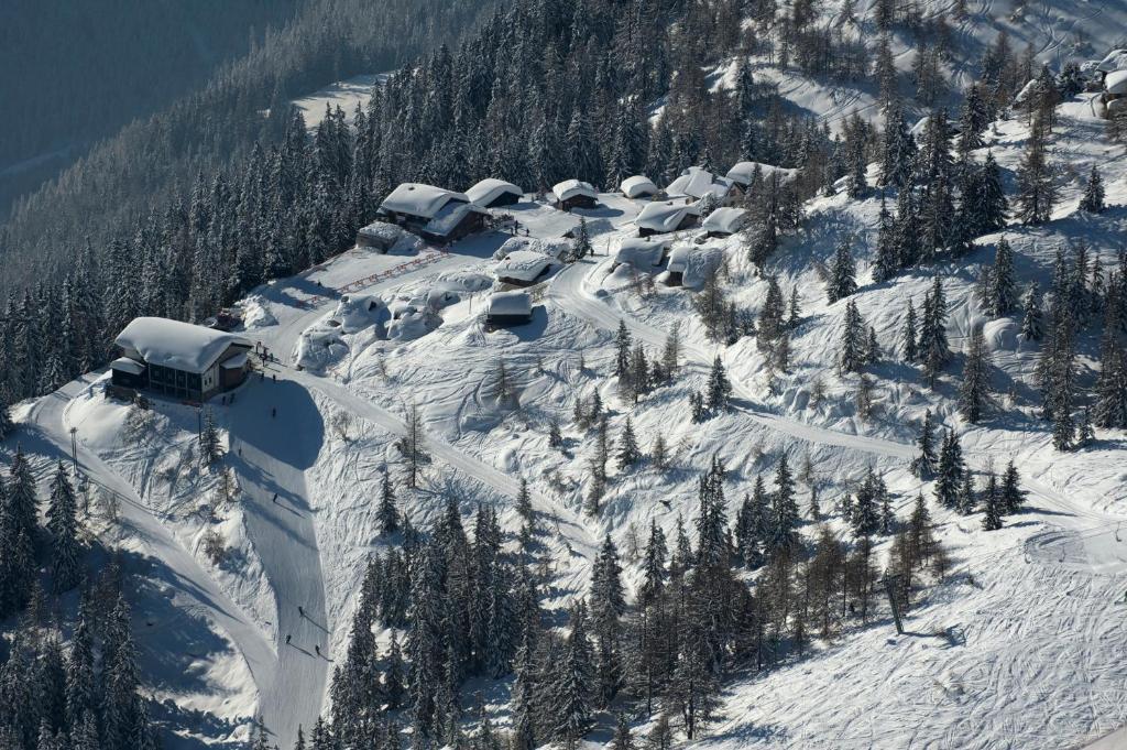 Hotel Aux Mille Etoiles Salvan Екстериор снимка