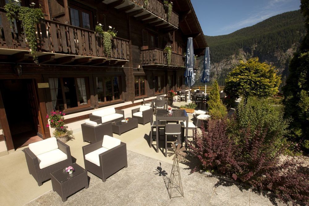 Hotel Aux Mille Etoiles Salvan Екстериор снимка